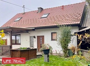 Kompaktes Einfamilienhaus als Wohlfühloase mit Aussicht auf das Bergpanorama