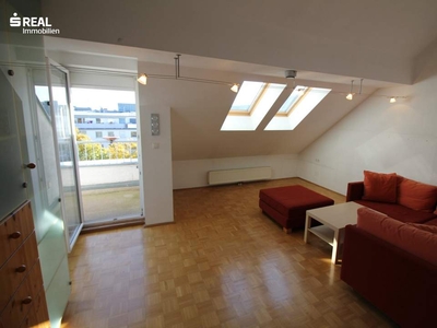 ca. 77 m² + 6 m² Terrasse, Wohn- & Schlafzimmer, kleines Kabinett