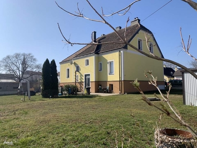 Dachgeschoßwohnung mit Garten