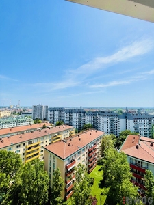 Modernisierter Familientraum / Loggia mit Blick über die Dächer Wiens / 13. Stock / lichdurchflutet