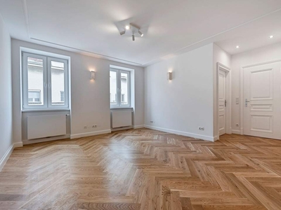 Stil-Altbau mit kompaktem Grundriss in generalsanierter Liegenschaft!