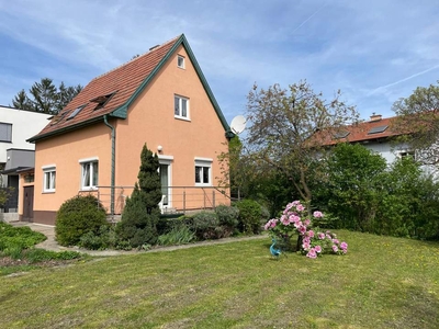 Schnuckeliges Haus im schönen Garten mit Potenzial