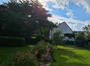 Praktisches Zweifamilienhaus in Siedlungslage mit großem Garten!