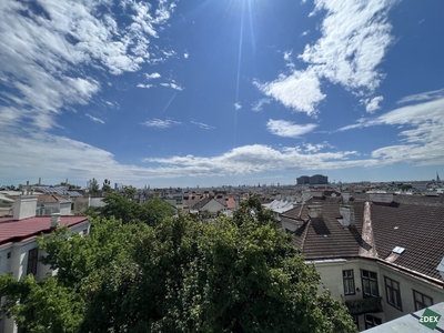 Altbau-Chic, Neubau-Komfort: 6 Zimmer und Panoramaausblick