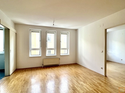 Praktische Zweizimmer-Wohnung mit Blick auf schönes Biedermeierhaus