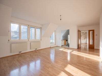 ** Top gepflegte 4 Zimmer Dachgeschoss Wohnung mit Alleinutzung 3er hofseitigen Terrassen - Maisonette Wohnung - Nähe Bahnhof Gersthof ** ab sofort **