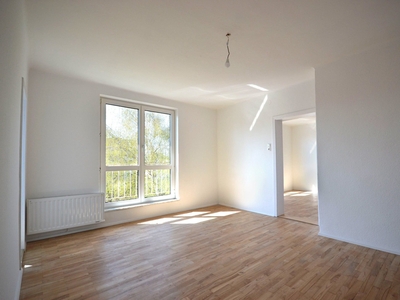 ZENTRUM MITTE LEHEN | Sanierte 3-Zimmerwohnung in der obersten Etage mit Parkblick