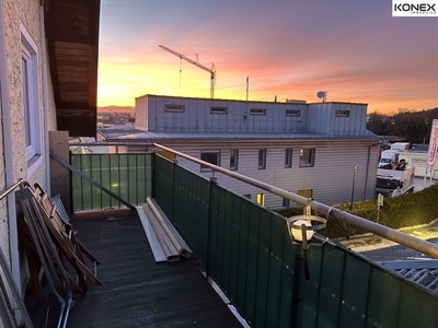 Charmante Dachgeschosswohnung mit Weitblick in Salzburg Itzling, voll möbliert zu verkaufen.