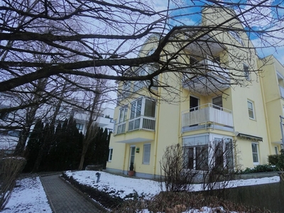 Eindrucksvolle 3 Zimmer Wohnung mit Balkon und TG in ausgezeichneter Lage