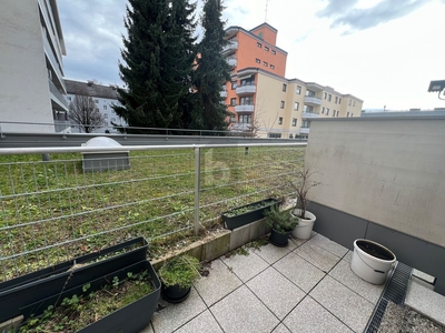 GUT AUFGETEILTE TERRASSENWOHNUNG MIT STELLPLATZ!