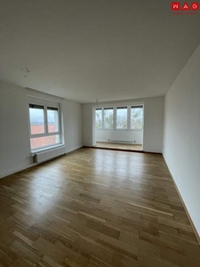 XL-2-Raumwohnung mit 18 m² Schlaf- u. 29 m² Wohnzimmer sowie einer zum Wintergarten umgebauten Loggia mit beeindruckender Aussicht - NEUES Badezimmer inklusive!