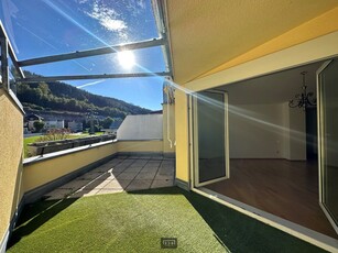 226 Immobilien: 4-Zimmer-Dachgeschosswohnung mit genialem Raumkonzept und Südterrasse in Innsbruck Amras / optional 2 TG-AP