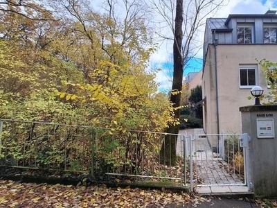 GARTENMIETWOHNUNG / 6 Zimmer / 198m² - (E33)