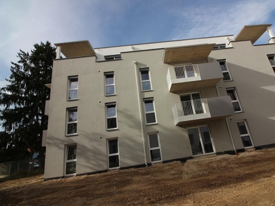 STYLISCHE 2-ZIMMER-ERSTBEZUGSWOHNUNG MIT GROSSEM BALKON UND PARKPLATZ