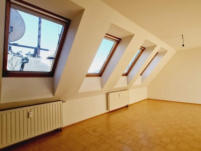 * * * VERMIETET * * * 2,5-Zimmer-Mietwohnung in Zentrumsnähe