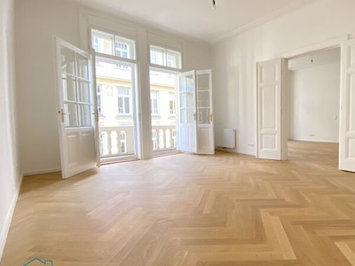 ALTBAUWOHNUNG mit kleinem BALKON - ERSTBEZUG - IN REPRÄSENTATIVEM ALTBAU BEIM ESTEPLATZ