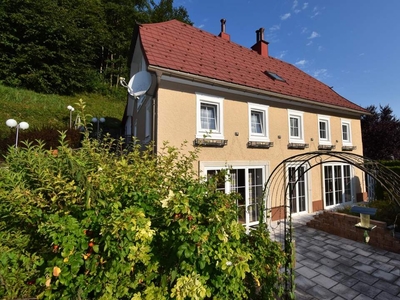 Ansprechendes Wohnhaus mit schöner Gartenanlage