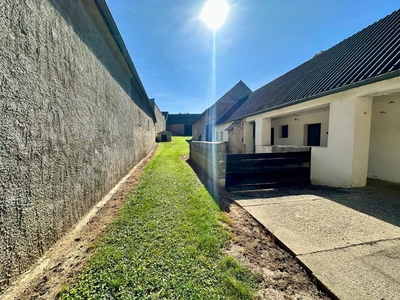 Bauernhaus mit vielen Nebengebäuden