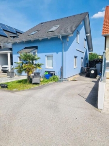 Einfamilienhaus mit ausgebautem Keller und Pool