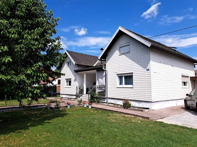 Einfamilienhaus mit großem Garten