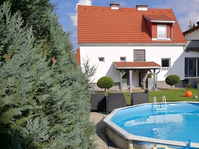 Einfamilienhaus mit Pool und Garten + Zinshaus mit 4 Wohnungen!