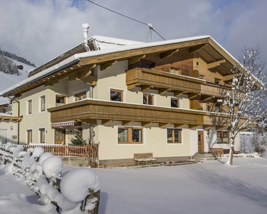 Hochattraktives Appartementhaus in Tiroler Landhausstil in Zentrumslage