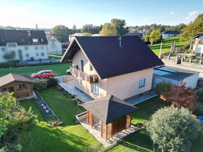 Gemütliches Wohnhaus zum Wohlfühlen mit Pool in ruhiger zentraler Siedlungslage