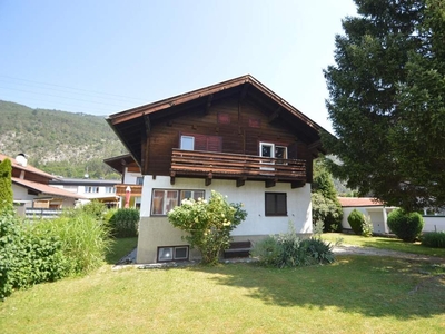 Gepflegtes Gartengrundstück mit sanierungsbedürftigem Wohnhaus