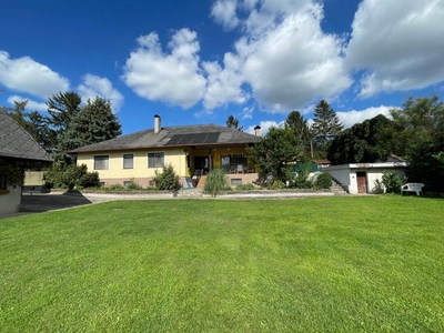 Großzügiges Einfamilienhaus mit Garten und Stadel im Märchendorf