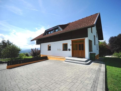 Großzügiges Einfamilienhaus mit tollem Ausblick in St. Urban nahe Feldkirchen.