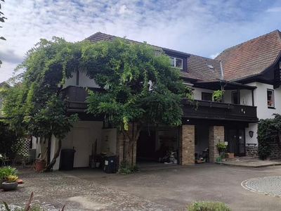 Haus mit schönem Garten und Aussicht