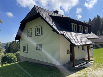 Idyllisches Einfamilienhaus mit Nebengebäude in sonniger Ruhelage und Naturblick