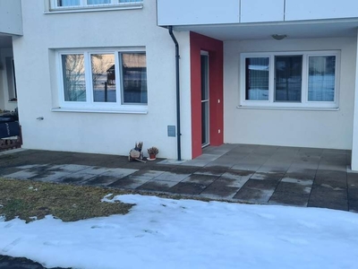 Kleine, schön gelegene Erdgeschoss-Wohnung mit zwei Schlafzimmern