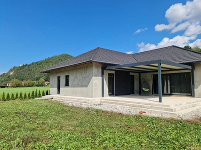 Moderner, großer Bungalow im Rohbau mit Terrasse und Garten