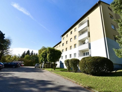 Modernes Apartment mit Küche, Loggia und Parkplatz in zentraler Lage!