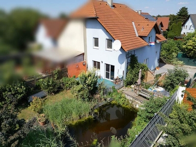 NEUER PREIS! Doppelhaushälfte mit Schwimmteich!