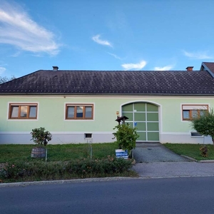 Bauernhaus mit zwei Wohneinheiten in Heiligenkreuz in Österreich!