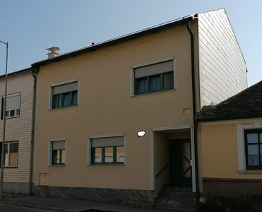 Sehr gepflegtes Ein- bzw. Mehrfamilienhaus mit Stadel