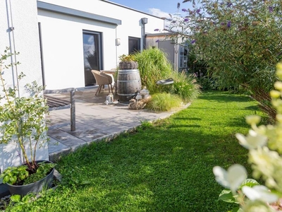 Sonnige Gartenwohnung inmitten der Weinberge