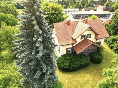 Stadtvilla in Aussichtslage mit Nebengebäude auf 5.190 m² teilbarem Baugrund