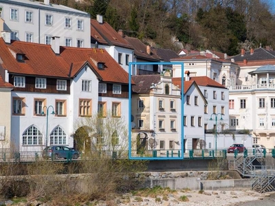 Stark sanierungsbedürftiges STADTWOHNHAUS am Ortskai, mit genehmigtem Umbauplan!!