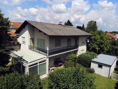 Tolles Ein- Zweifamilienhaus samt Wintergarten und schönem Grund mit gepflegten Baumbestand in ruhiger Stadtrandlage