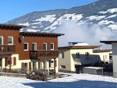 VERKAUFT! Zuhause im Grünen: Gemütliche Doppelhaushälfte mit Schwedenofen und Bergpanorama im Zillertal!