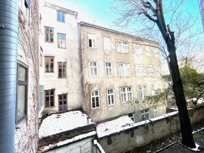 Altbau Traum am Brunnenmarkt - Totalsanierung erforderlich!