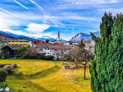 Amras: Großzügige 4-Zimmer-Wohnung in Grünlage mit Balkon, Markenküche, TG-Stellplatz u. v. m!