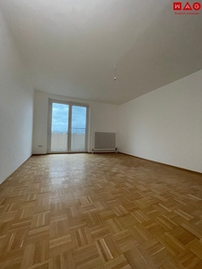 KEINE BEFRISTUNG & AB SOFORT! Attraktive 3-Zimmerwohnung inkl. Balkon, Aufzug und Keller mit einzigartigem Blick auf die Berglandschaft!