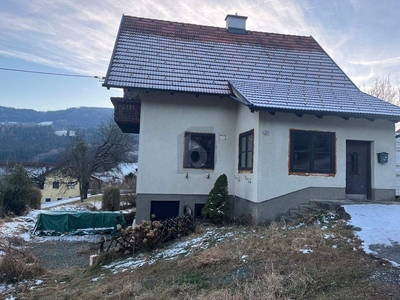 LÄNDLICHE IDYLLE: TEILRENOVIERTES HAUS MIT PANORAMABLICK UND RUHE