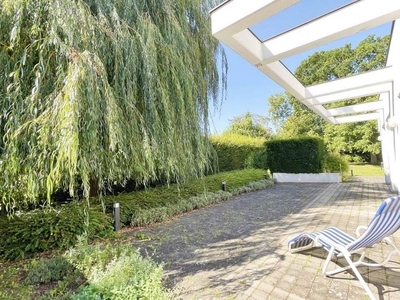 Villa mit 462 m² Nutzfläche und 1.204 m² großen idyllischen Garten