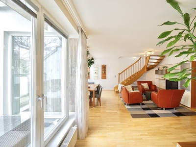 Dachgeschosswohnung / Maisonette 5-Zimmer mit 360°Panorama Dachterrasse im 19. Bezirk / nähe Weinbergen // 1 Garagenplätz