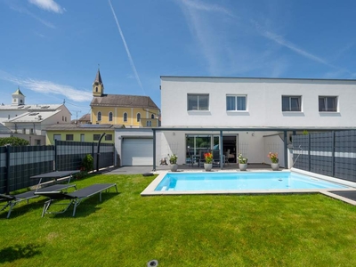 176 m² WOHN-NUTZFLÄCHE –MODERNES WOHNEN – SOFORT VERFÜGBAR! Modernes Wohnen über drei Etagen mit traumhaftem Garten und Pool in sonniger Siedlungslage